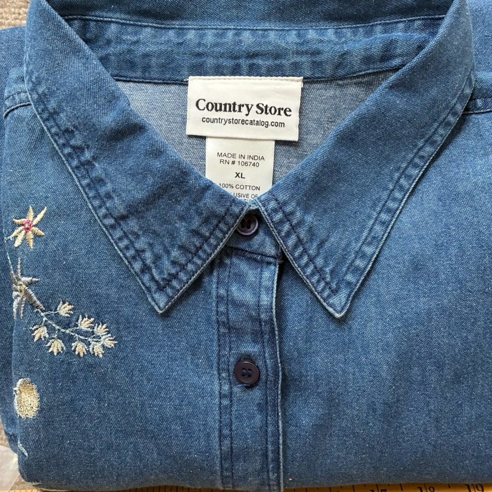 Country Store Womens XL Boho Denim Cottage Embroidered Preppy Shirt 100 % Cotton